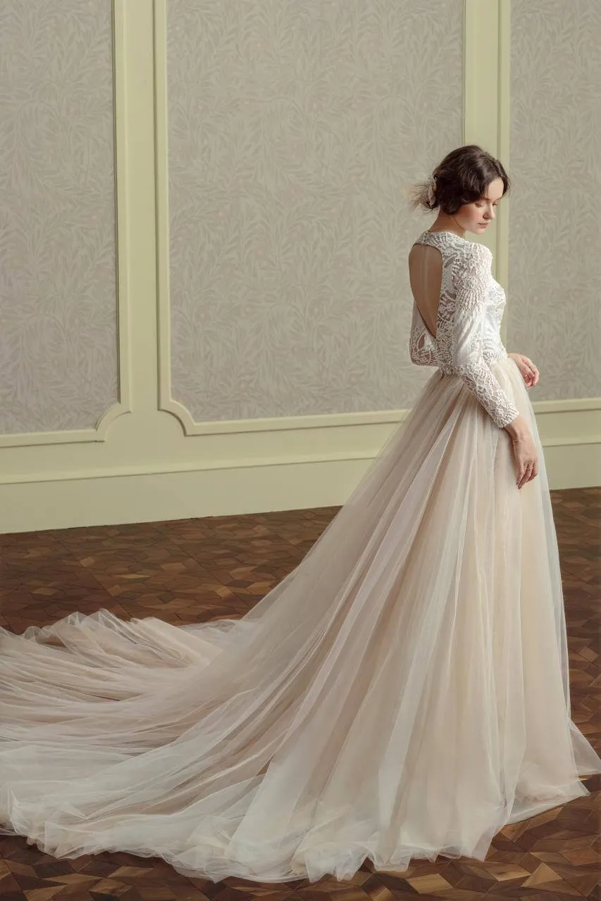 2 In 1 Vintage Lace A-Line Long Sleeve Wedding Gown V Neck Backless with Train
