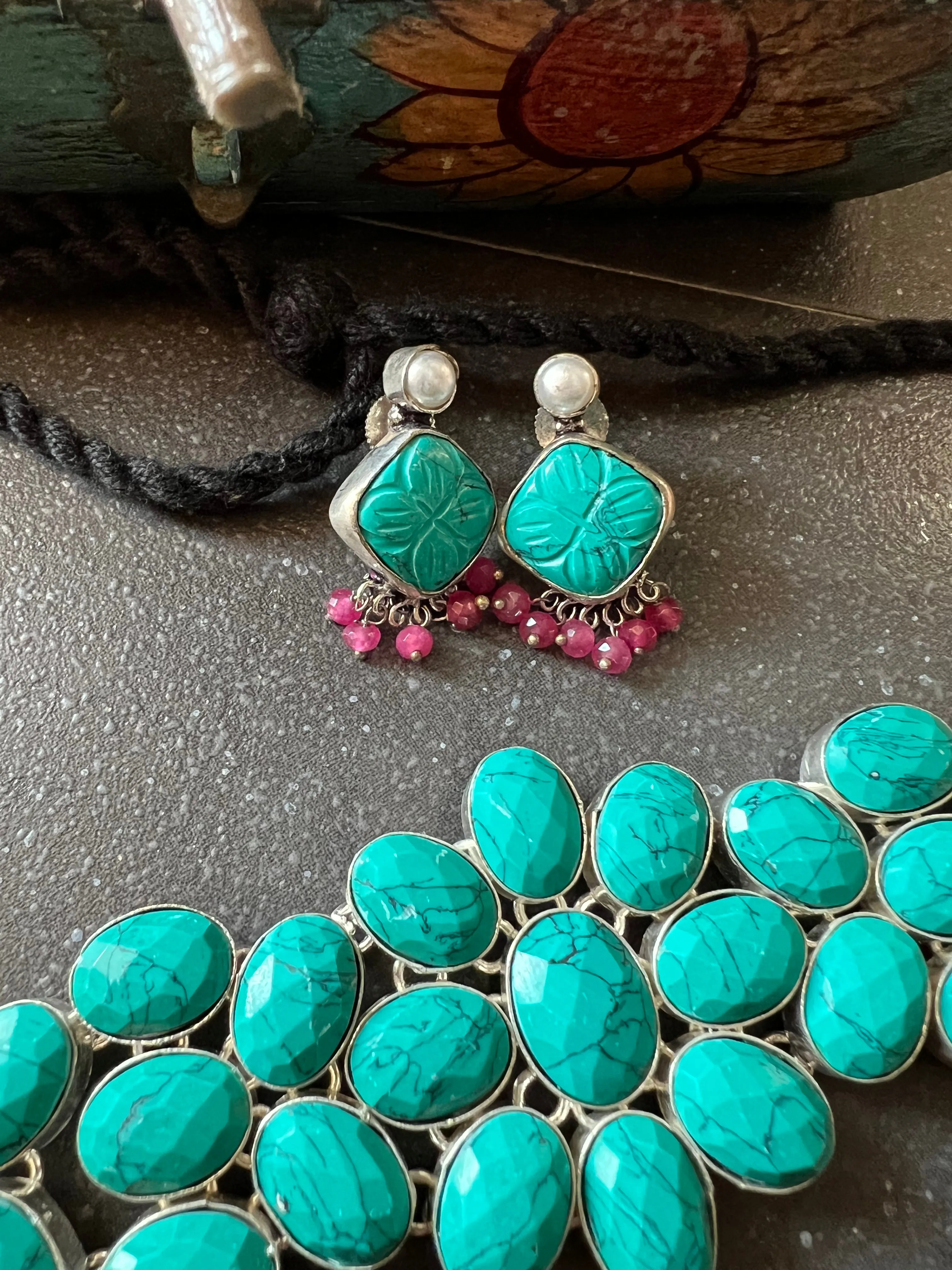 Beautiful Stone Choker with Stud Earrings