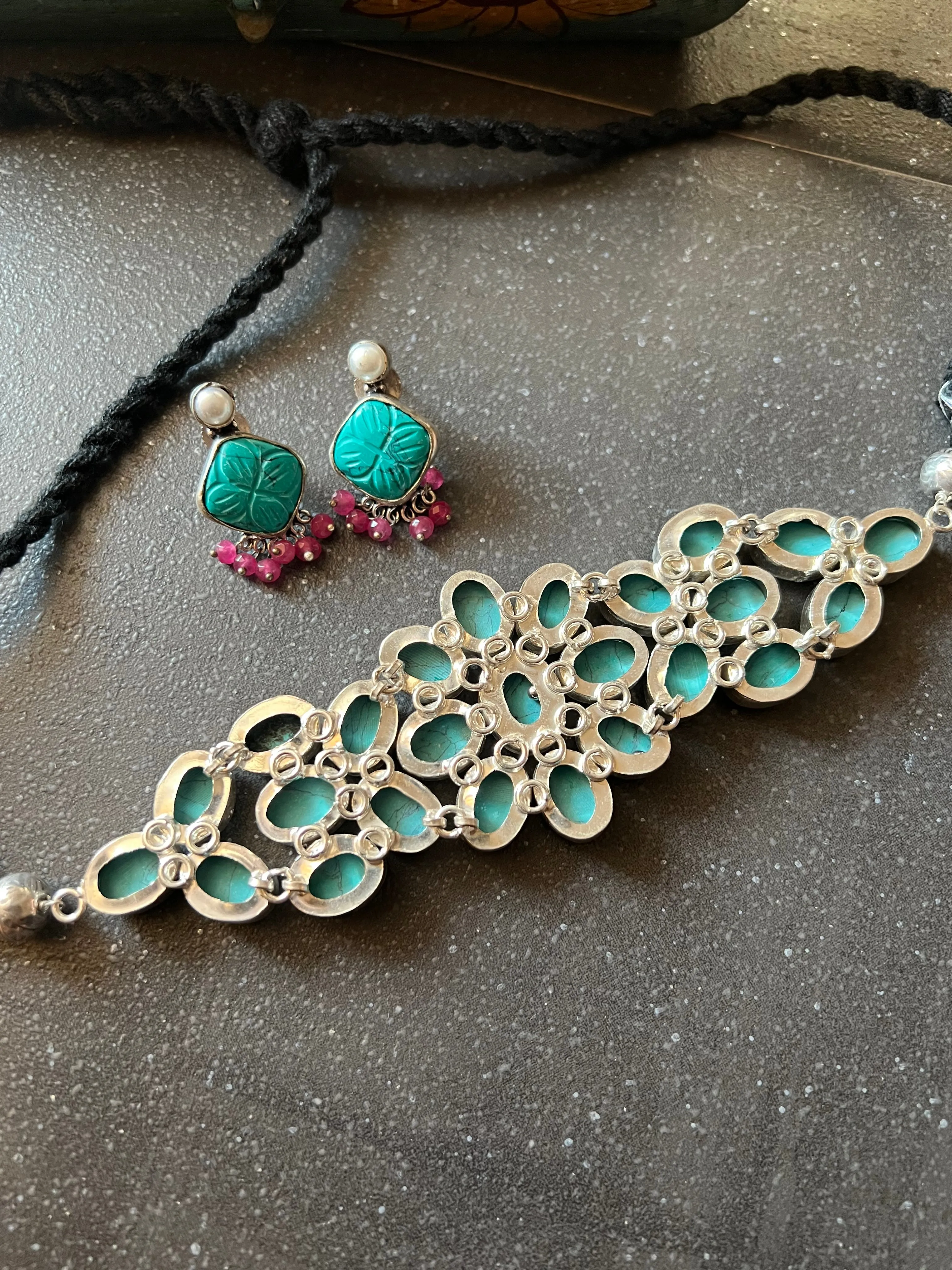 Beautiful Stone Choker with Stud Earrings