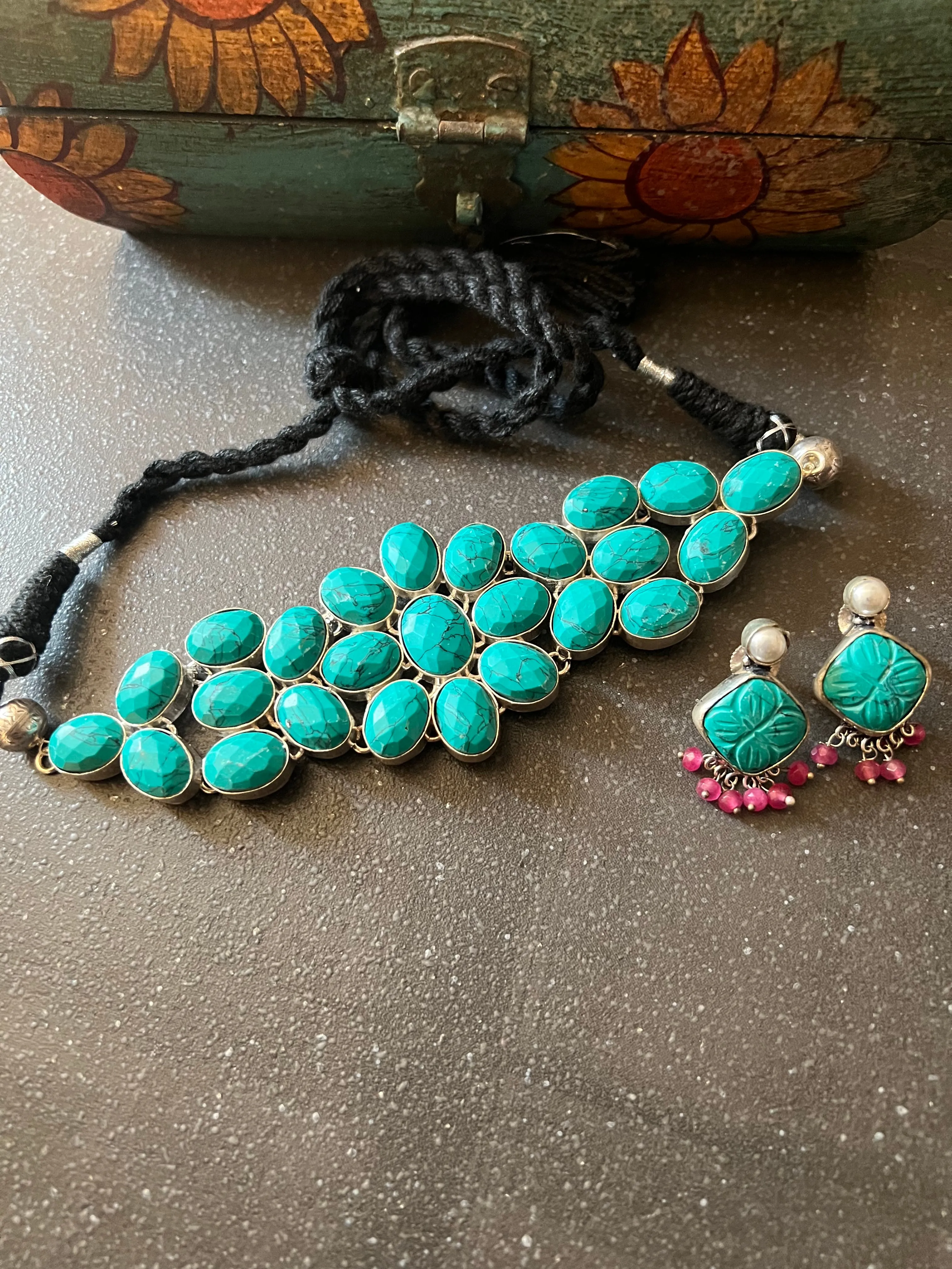 Beautiful Stone Choker with Stud Earrings