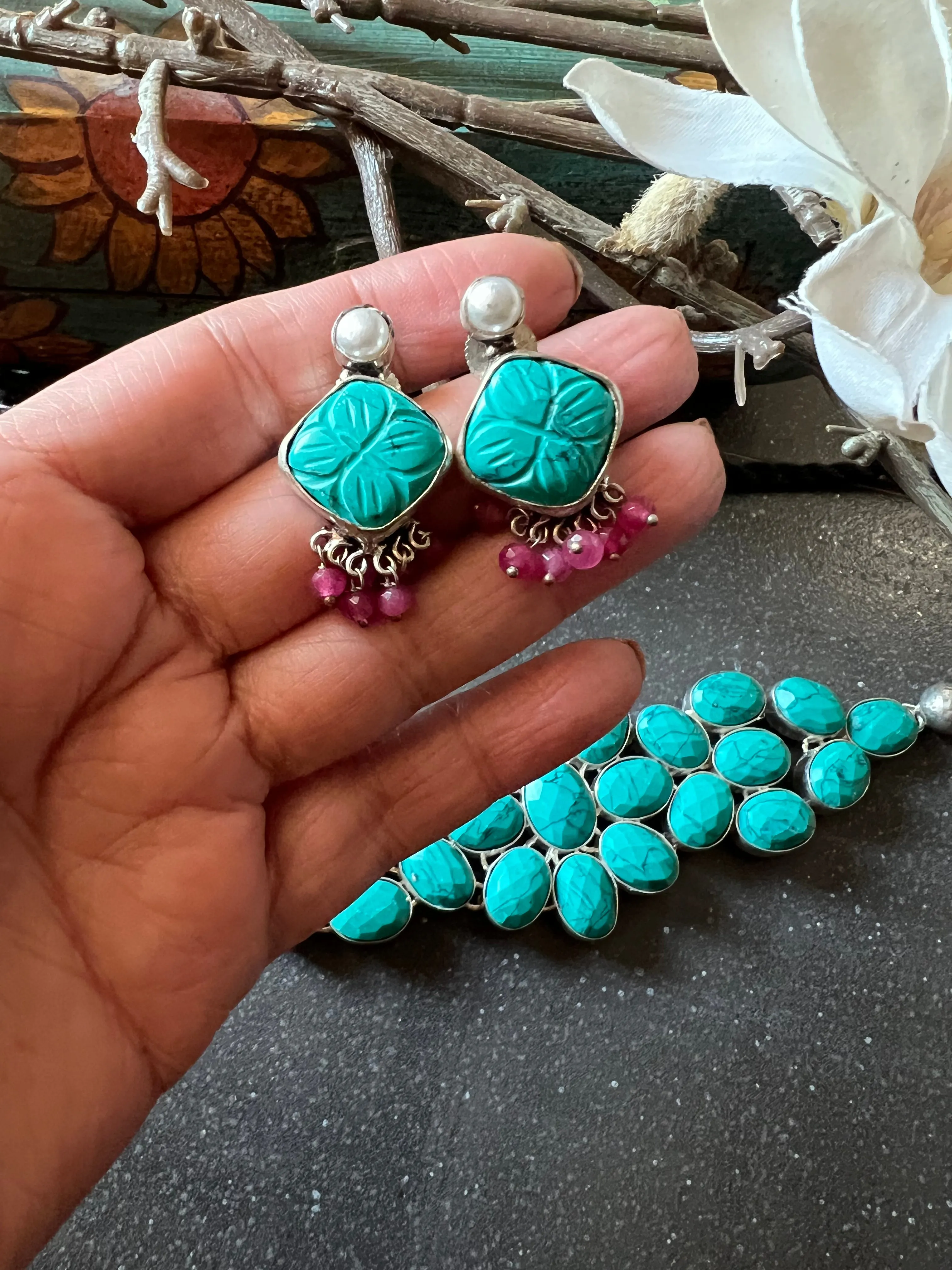 Beautiful Stone Choker with Stud Earrings