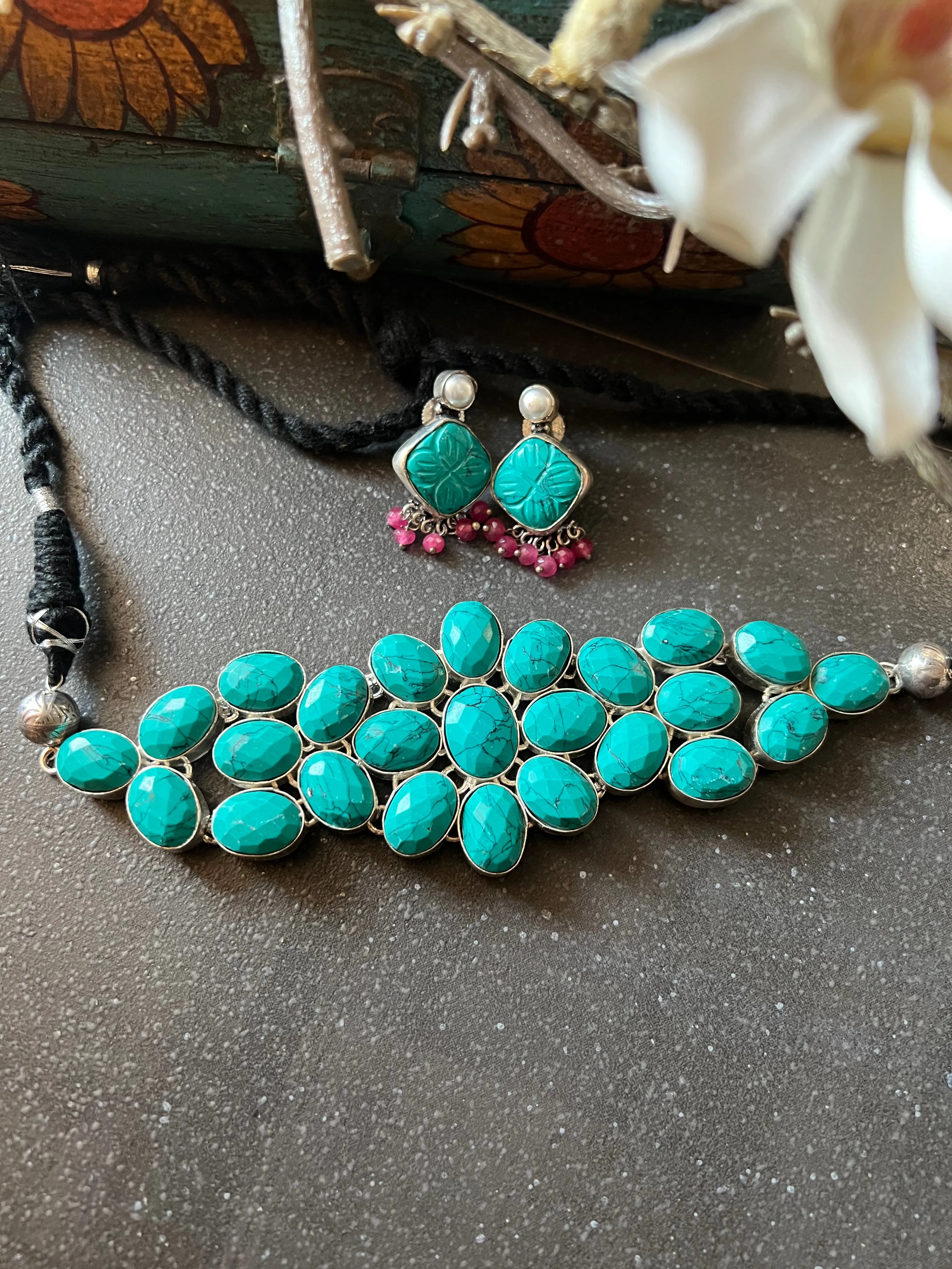Beautiful Stone Choker with Stud Earrings