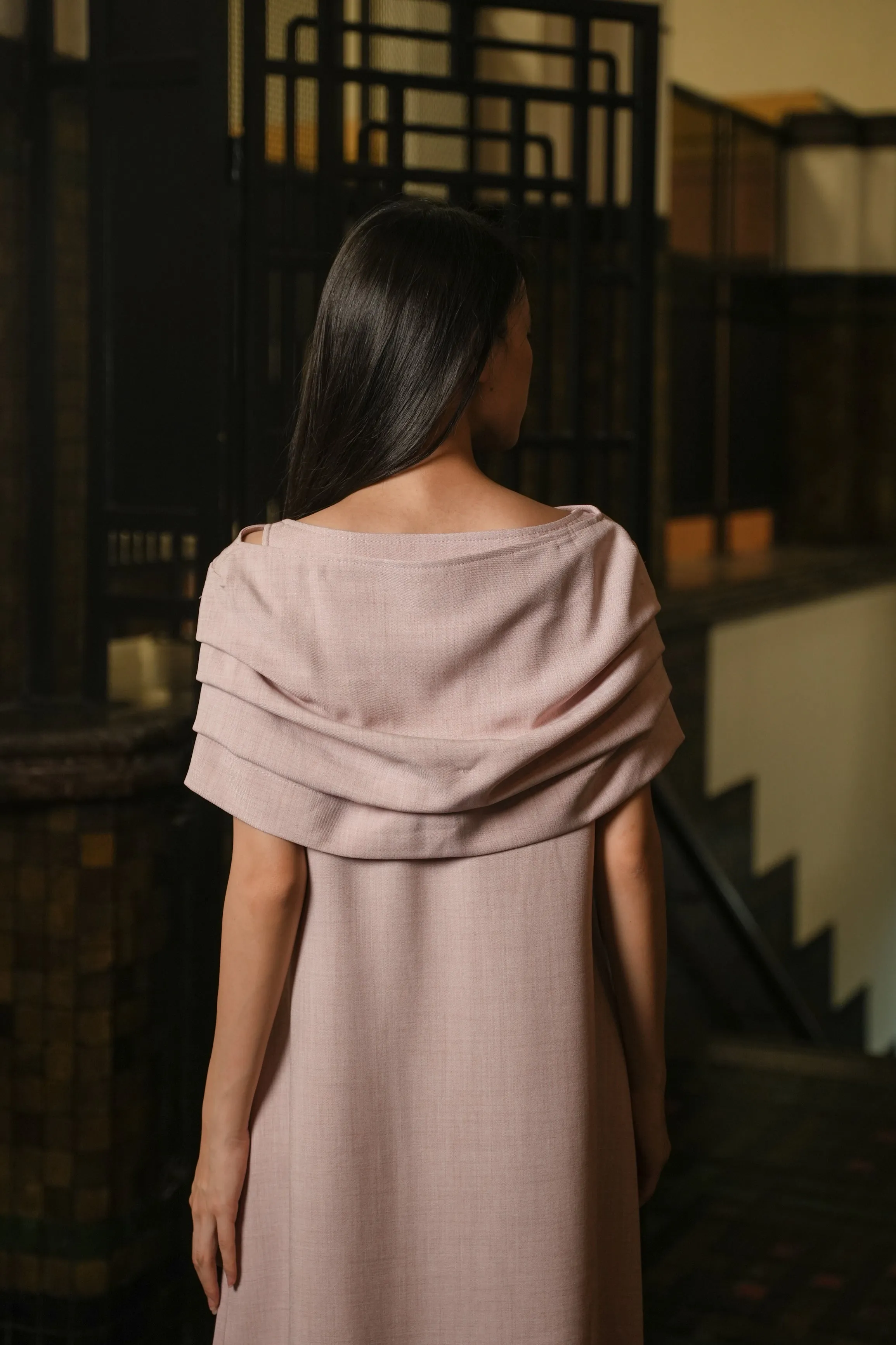 BIENN CAPE IN FEATHER BERRY