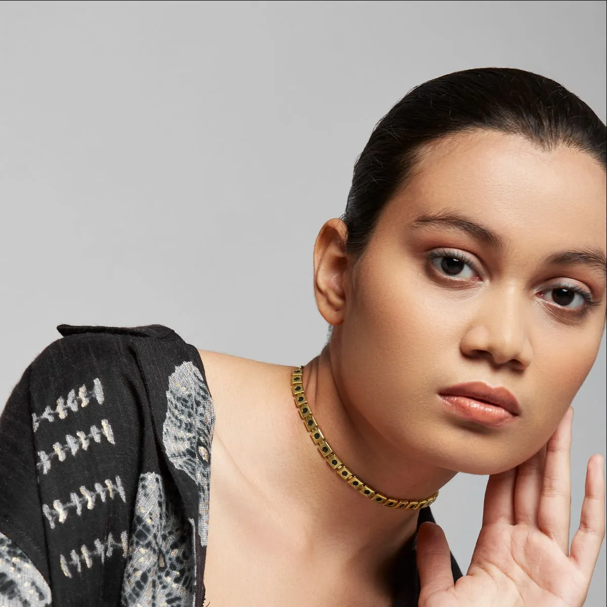 Black Meena Choker In Black / Gold
