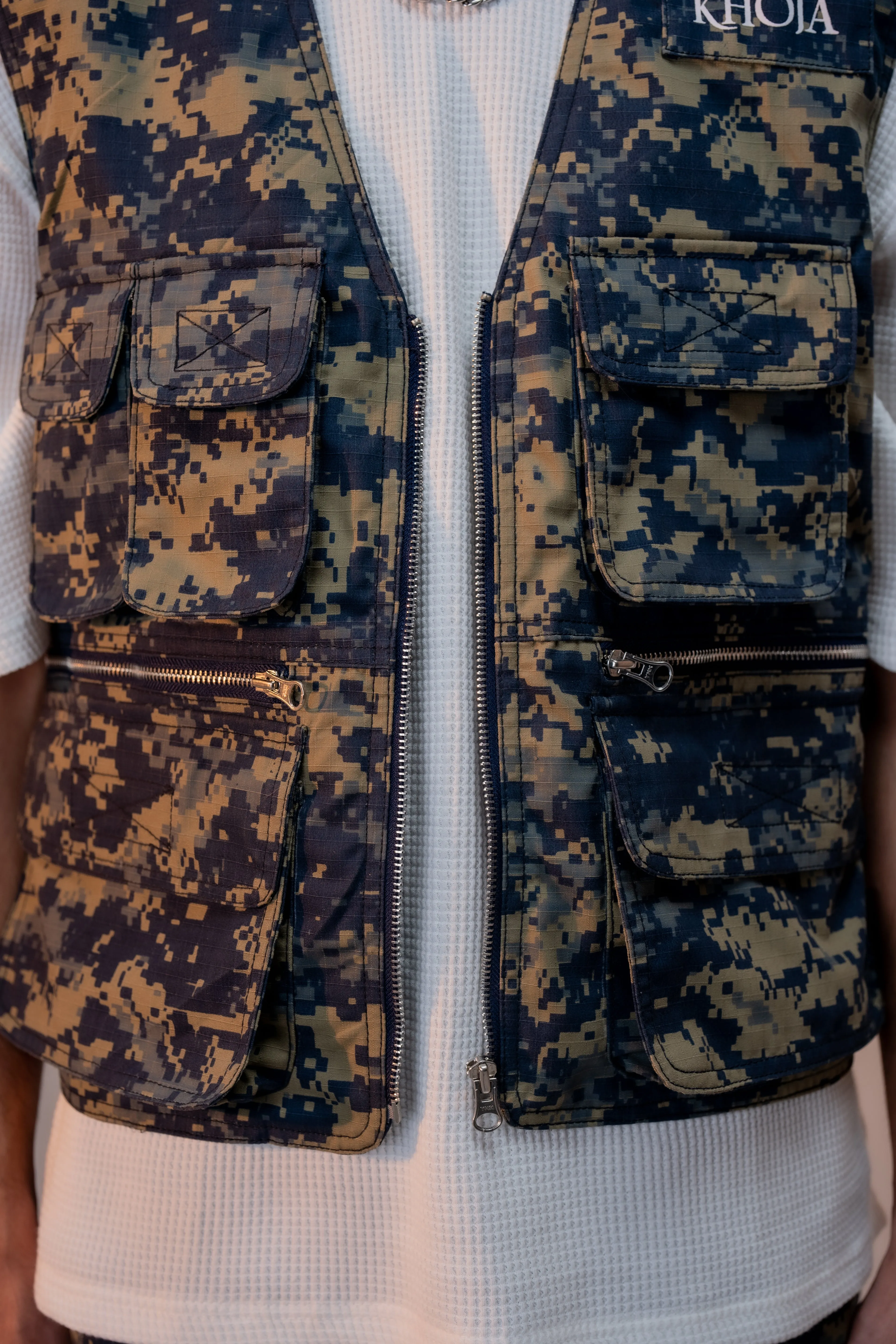 CAMOUFLAGE UTILITY VEST