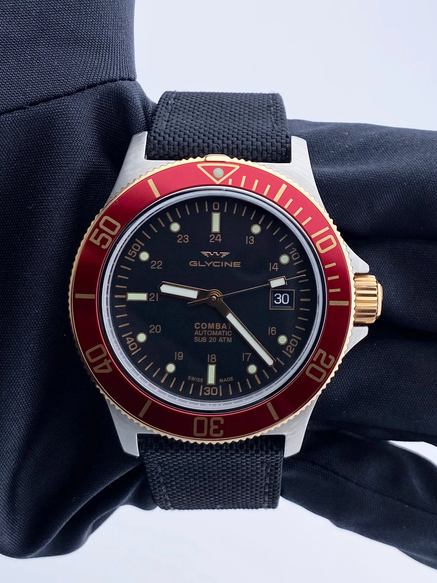 Glycine Combat Sub 3908 Black Dial Mens Watch Box & Papers