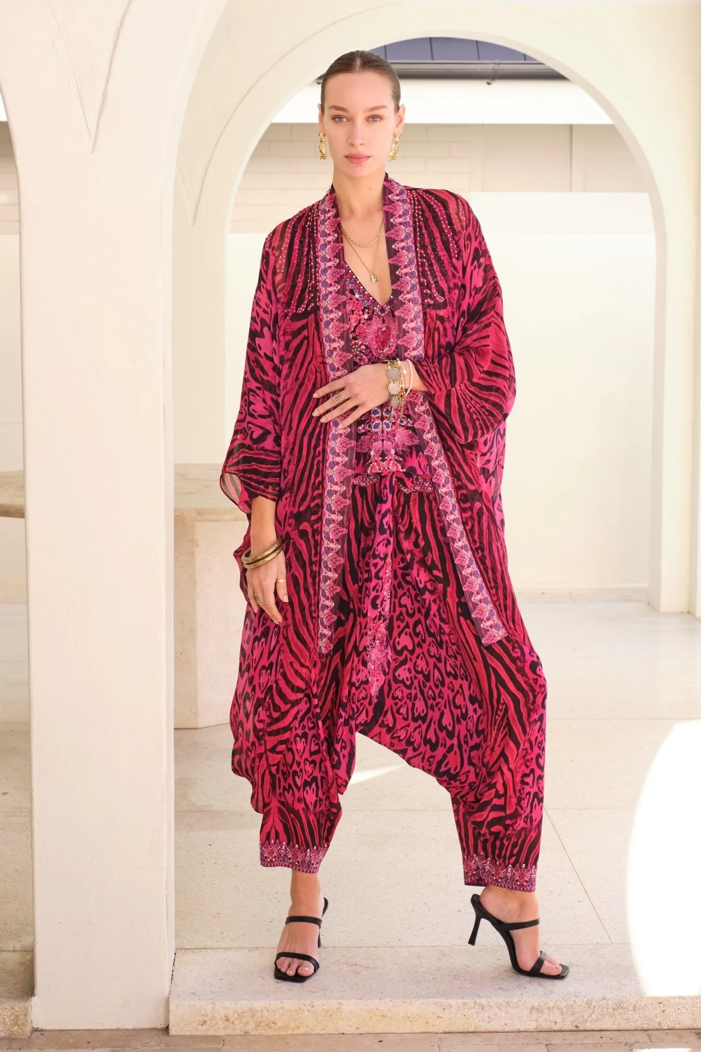 HEARTS FOREVER MEDIUM CAPE
