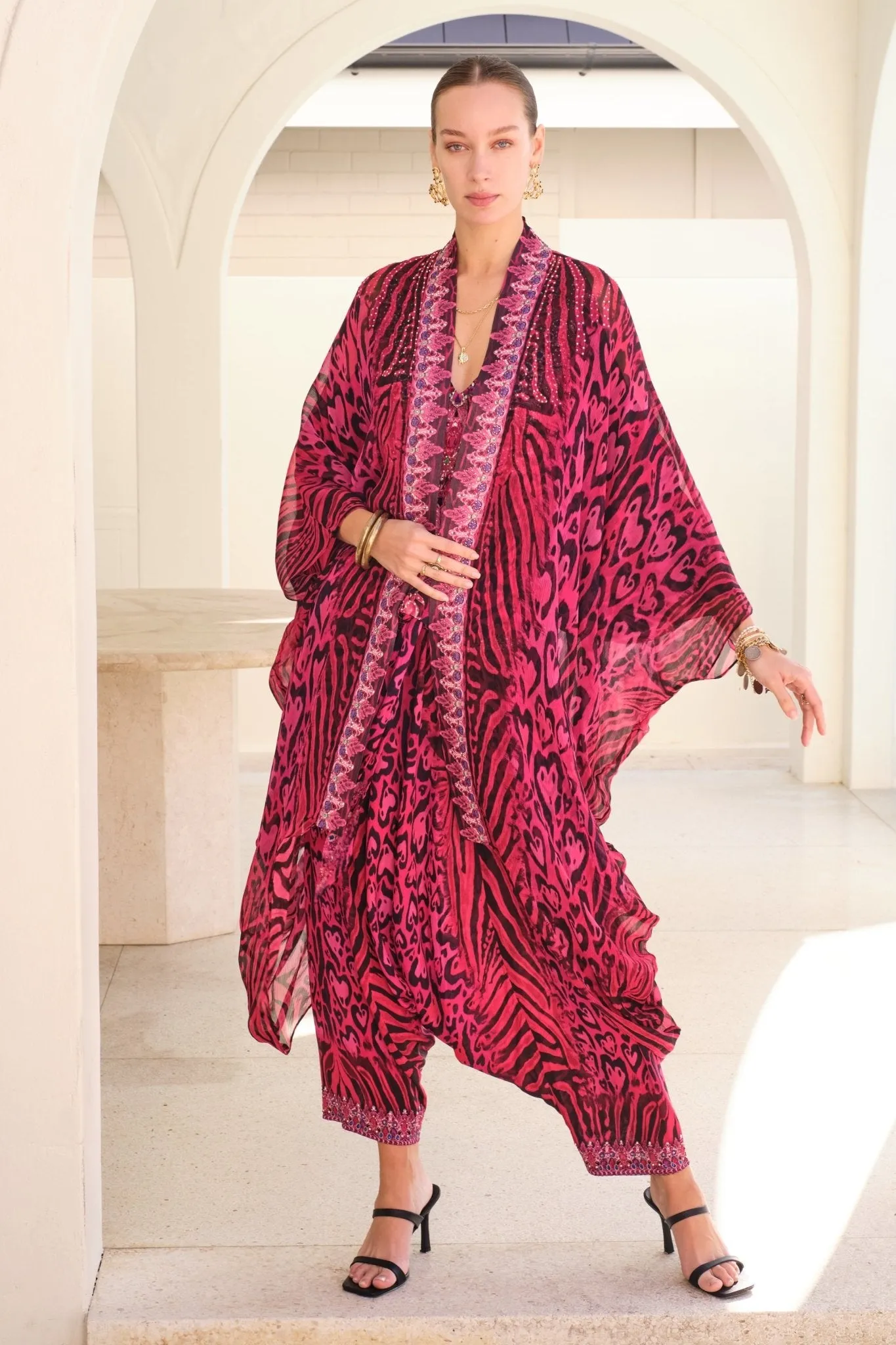 HEARTS FOREVER MEDIUM CAPE