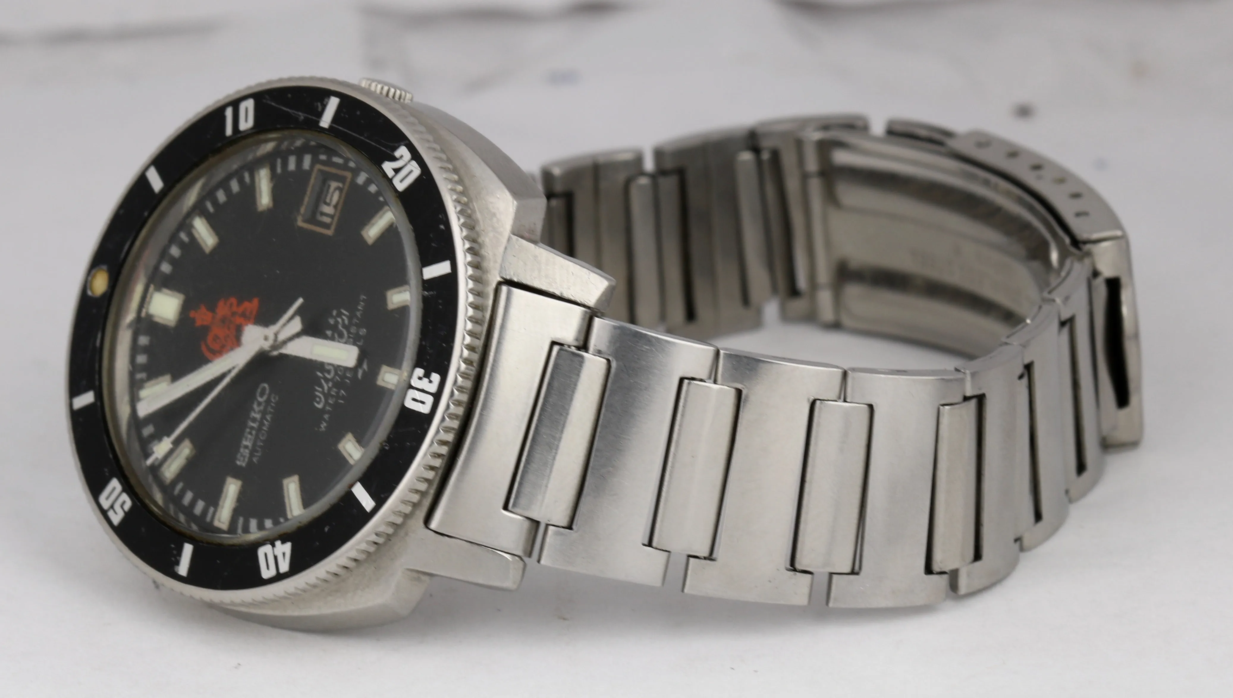 RARE Seiko Iranian Royal Army Diver Stainless Steel Black Date Watch 7005-8140