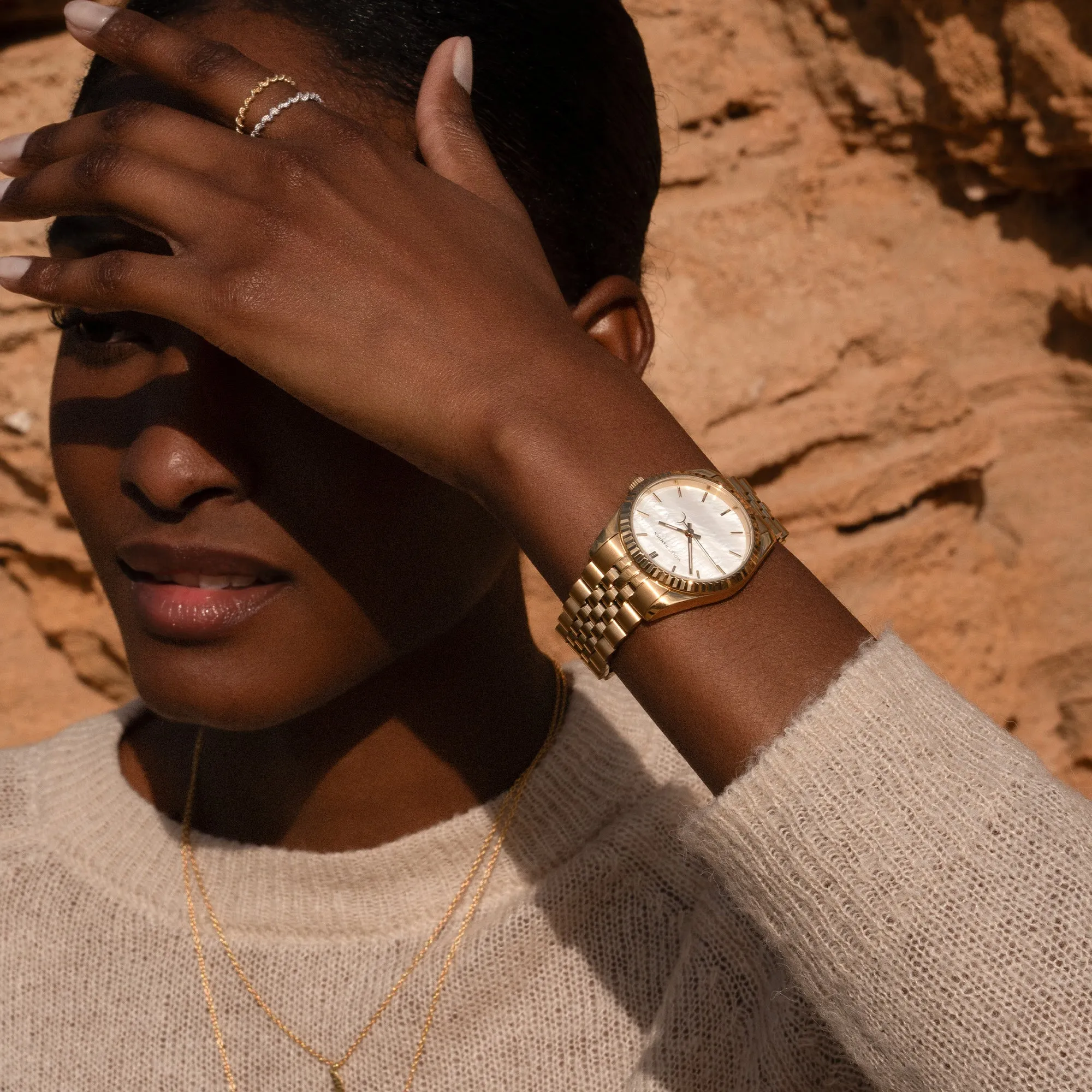 Sunrise round ladies watch gold coloured and mother of pearl