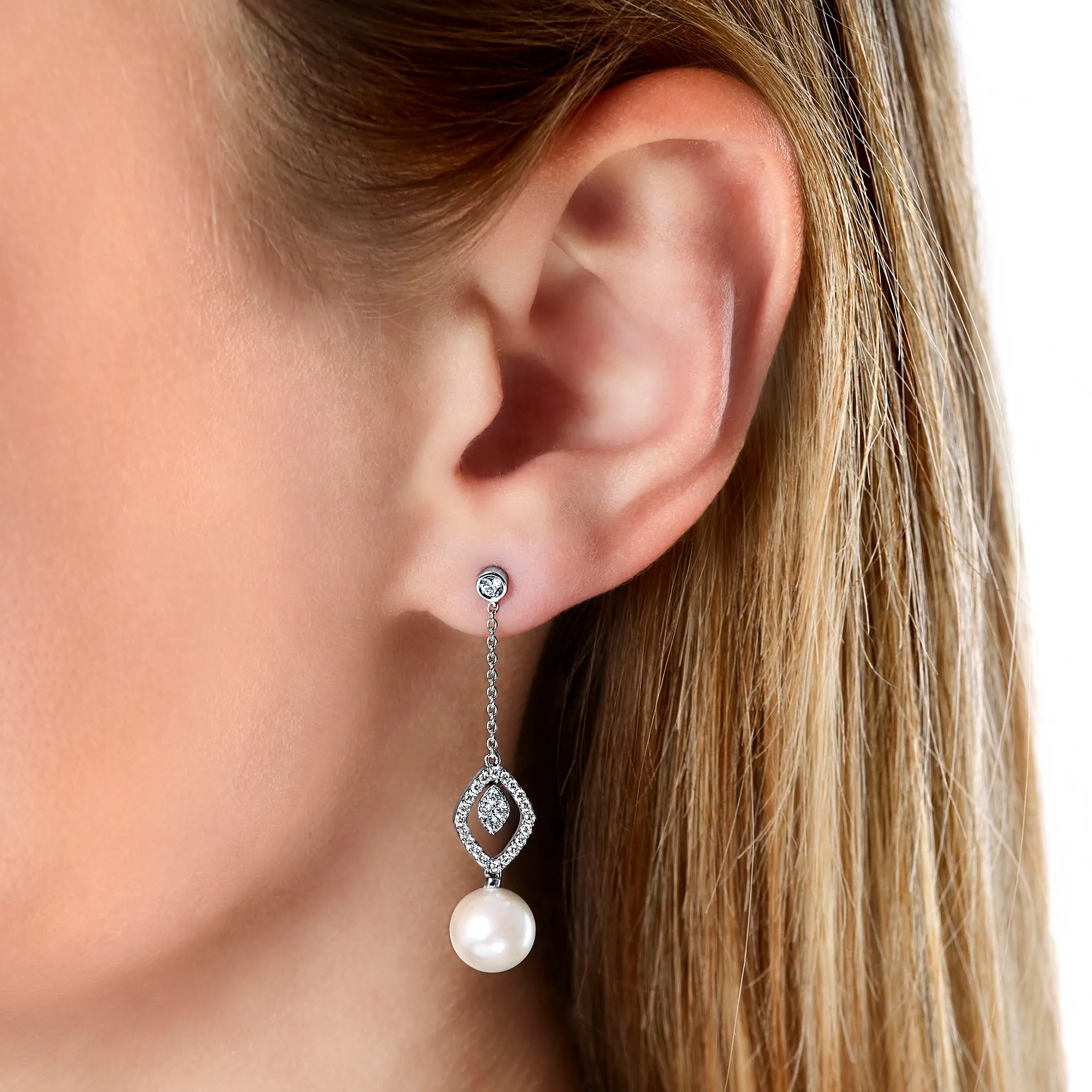Trend 18ct White Gold Freshwater Pearl Diamond Earrings