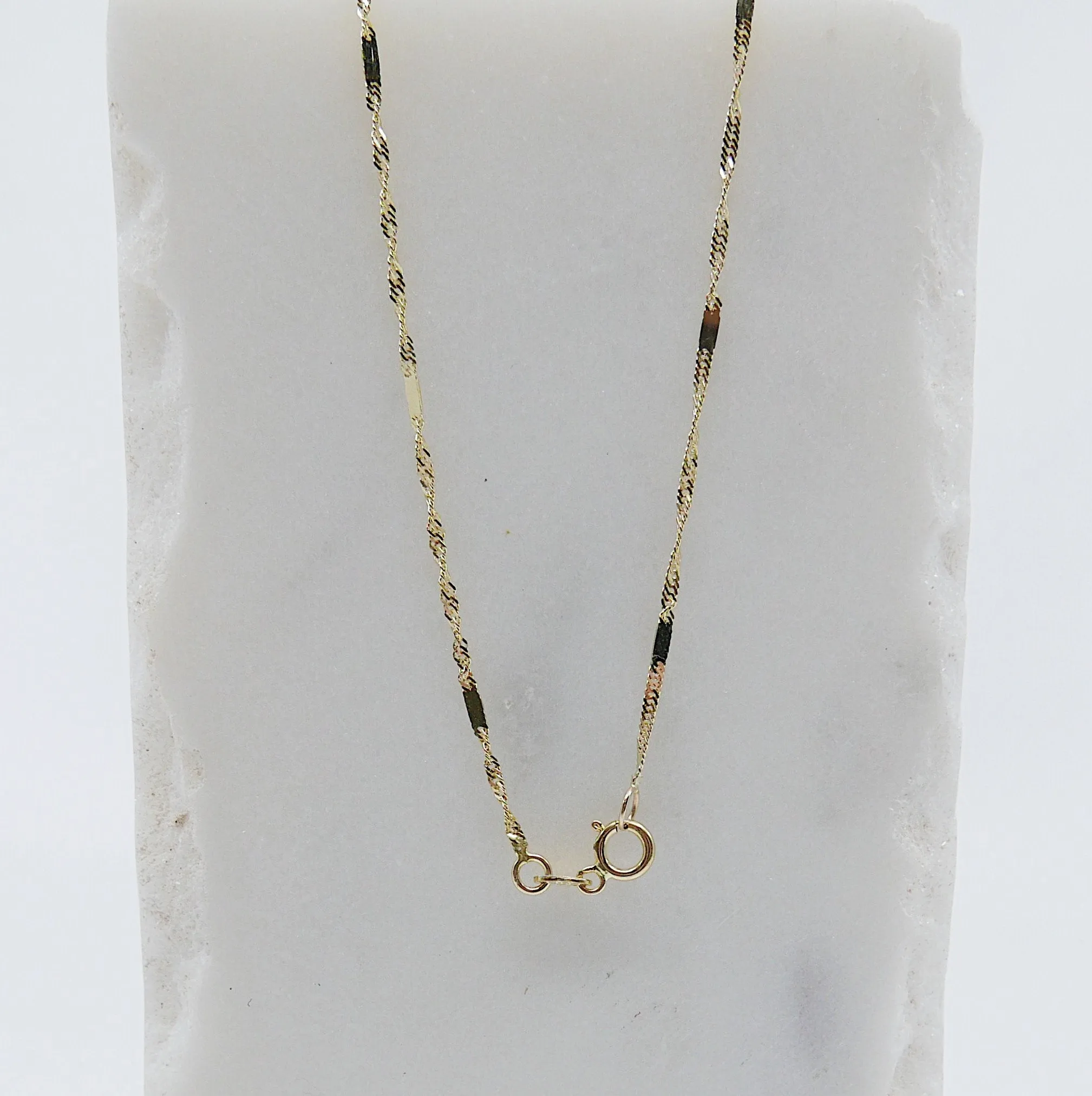 Twist Choker