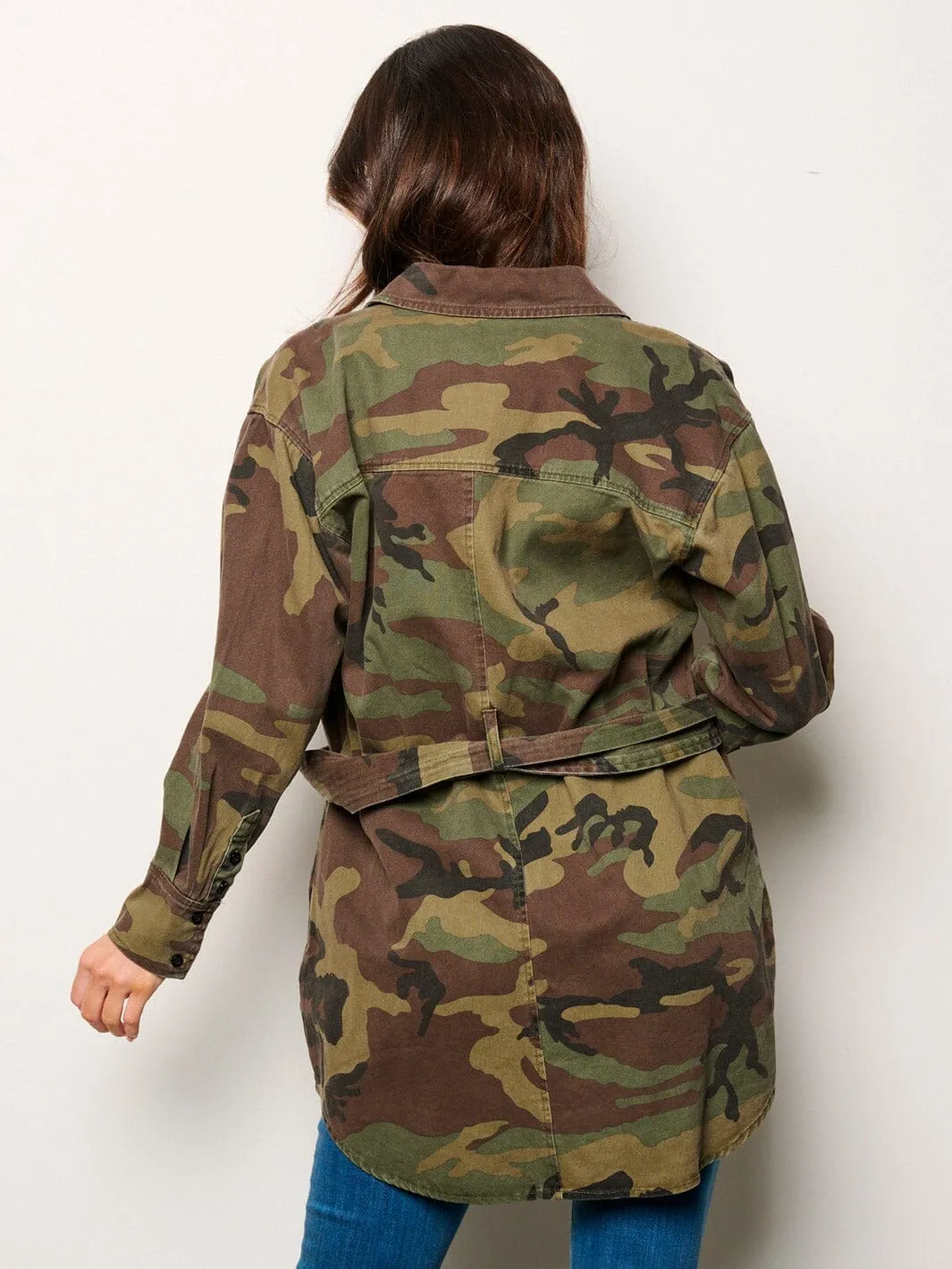 WOMEN'S LONG SLEEVE BUTTON CLOSURE SELF TIE CAMO PRINT JACKET