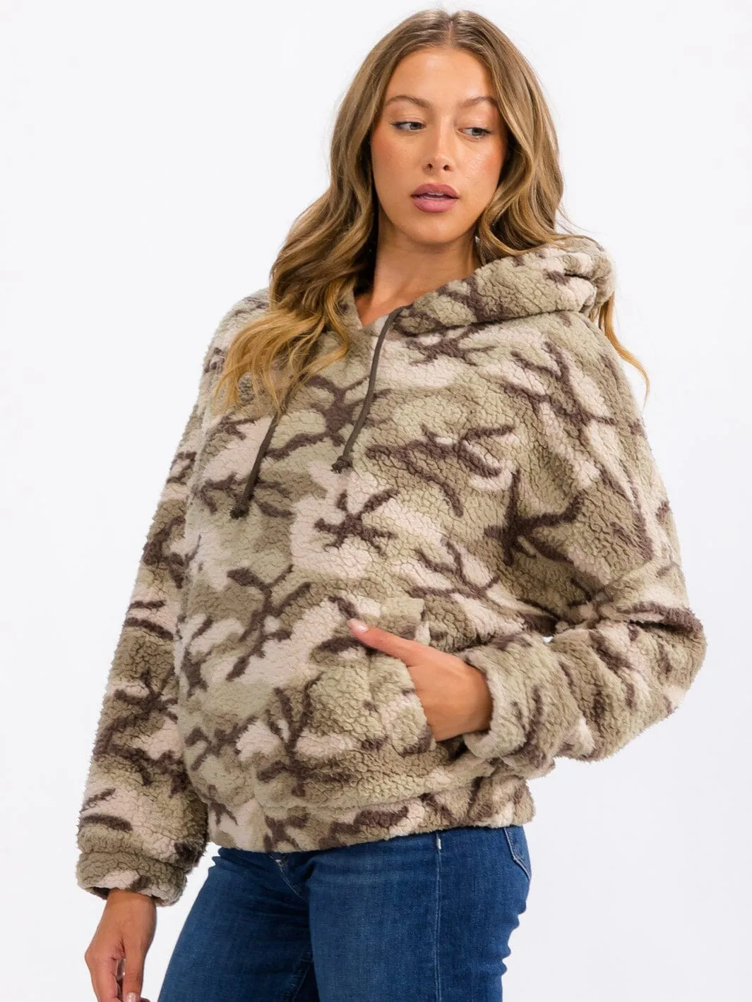 WOMEN'S LONG SLEEVE FRONT POCKETS HOODED CAMO PULLOVER SWEATER