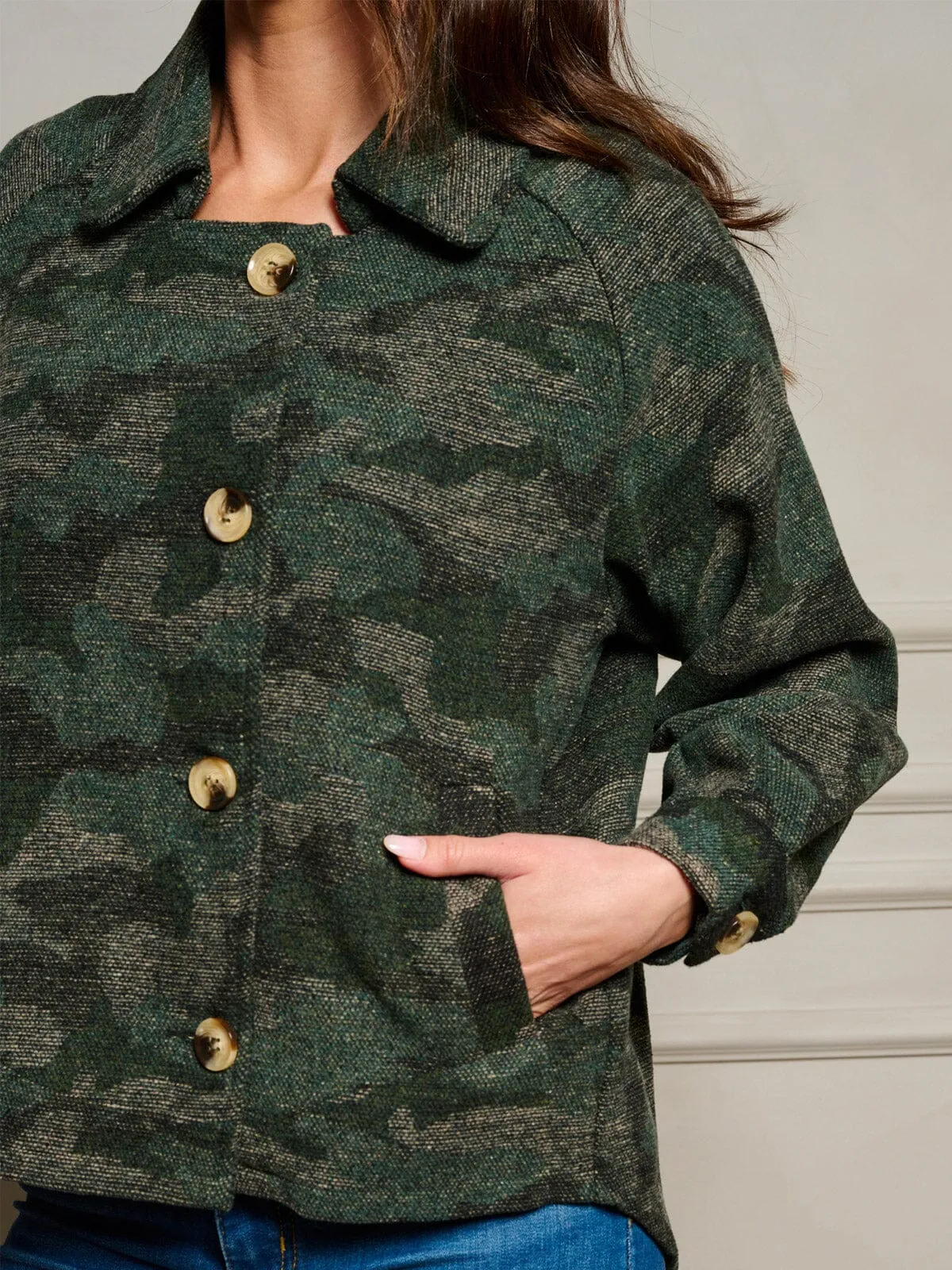 WOMEN'S LONG SLEEVE POCKETS BUTTON UP CAMO PRINT JACKET