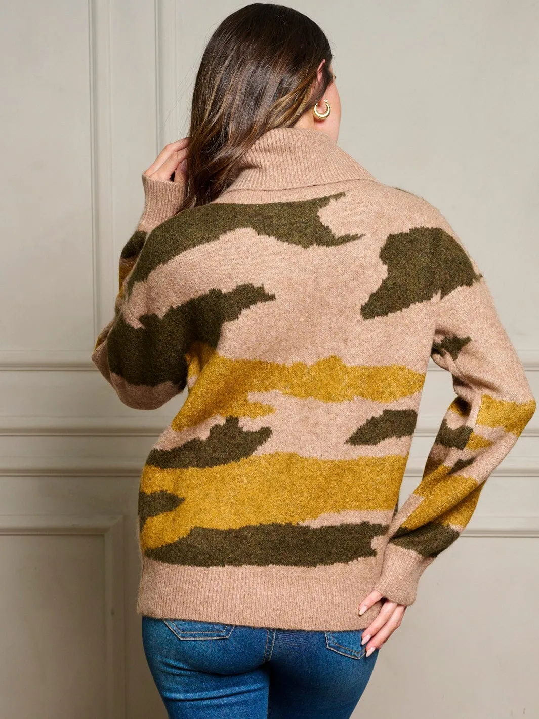 WOMEN'S LONG SLEEVE TURTLE NECK PULLOVER CAMO PRINT SWEATER